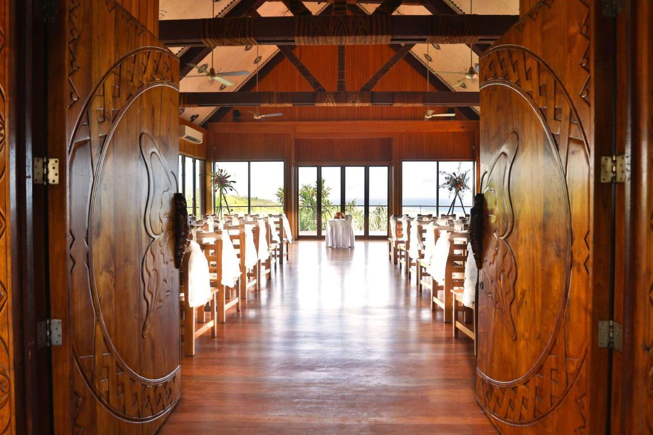 Outrigger Fiji Beach Resort Korotogo Екстер'єр фото The interior of the church