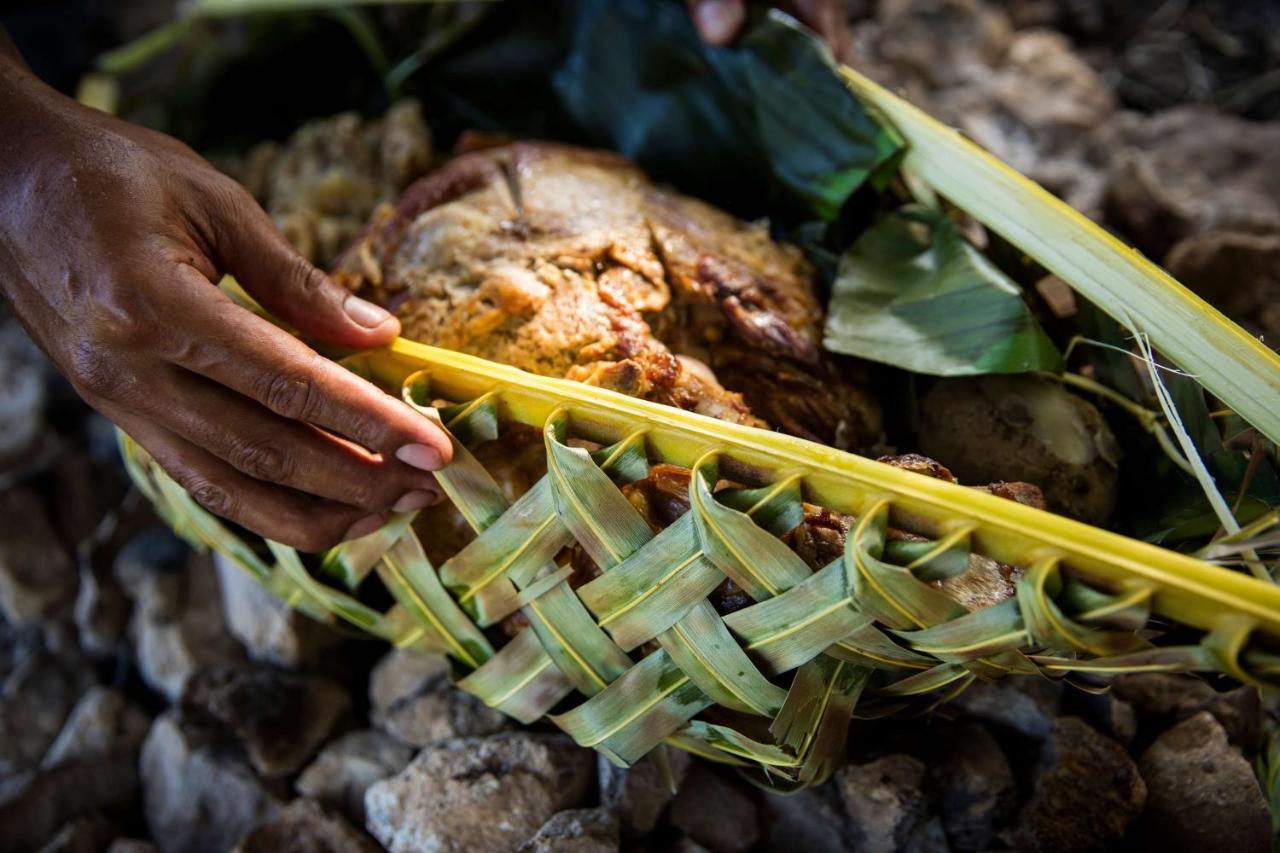 Outrigger Fiji Beach Resort Korotogo Екстер'єр фото Kava being prepared in Fiji