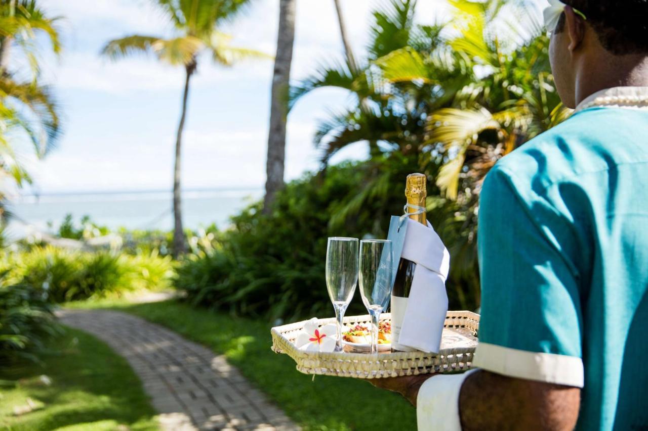 Outrigger Fiji Beach Resort Korotogo Екстер'єр фото A butler at the Four Seasons Resort Maldives at Landaa Giraavili