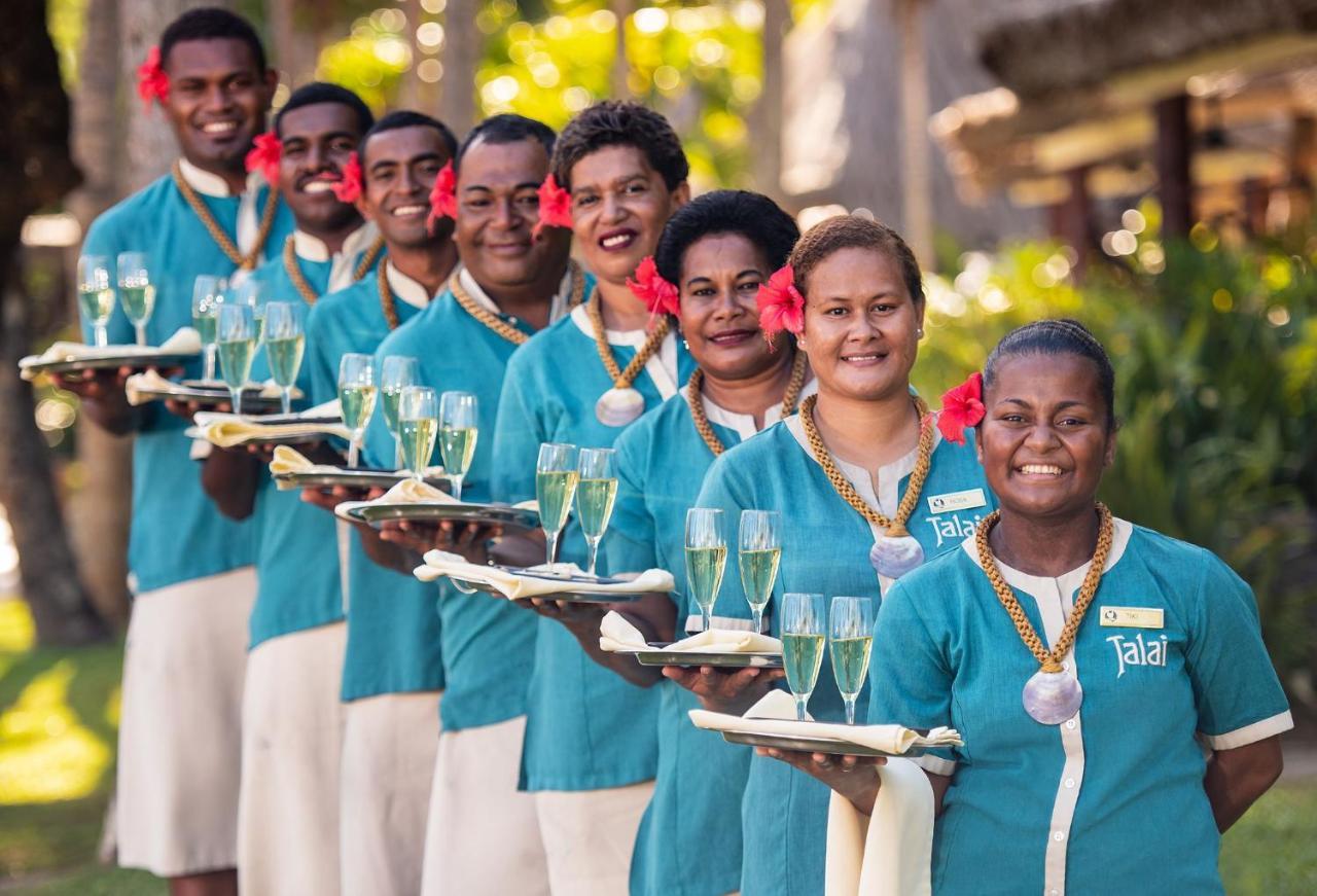 Outrigger Fiji Beach Resort Korotogo Екстер'єр фото Staff at the resort