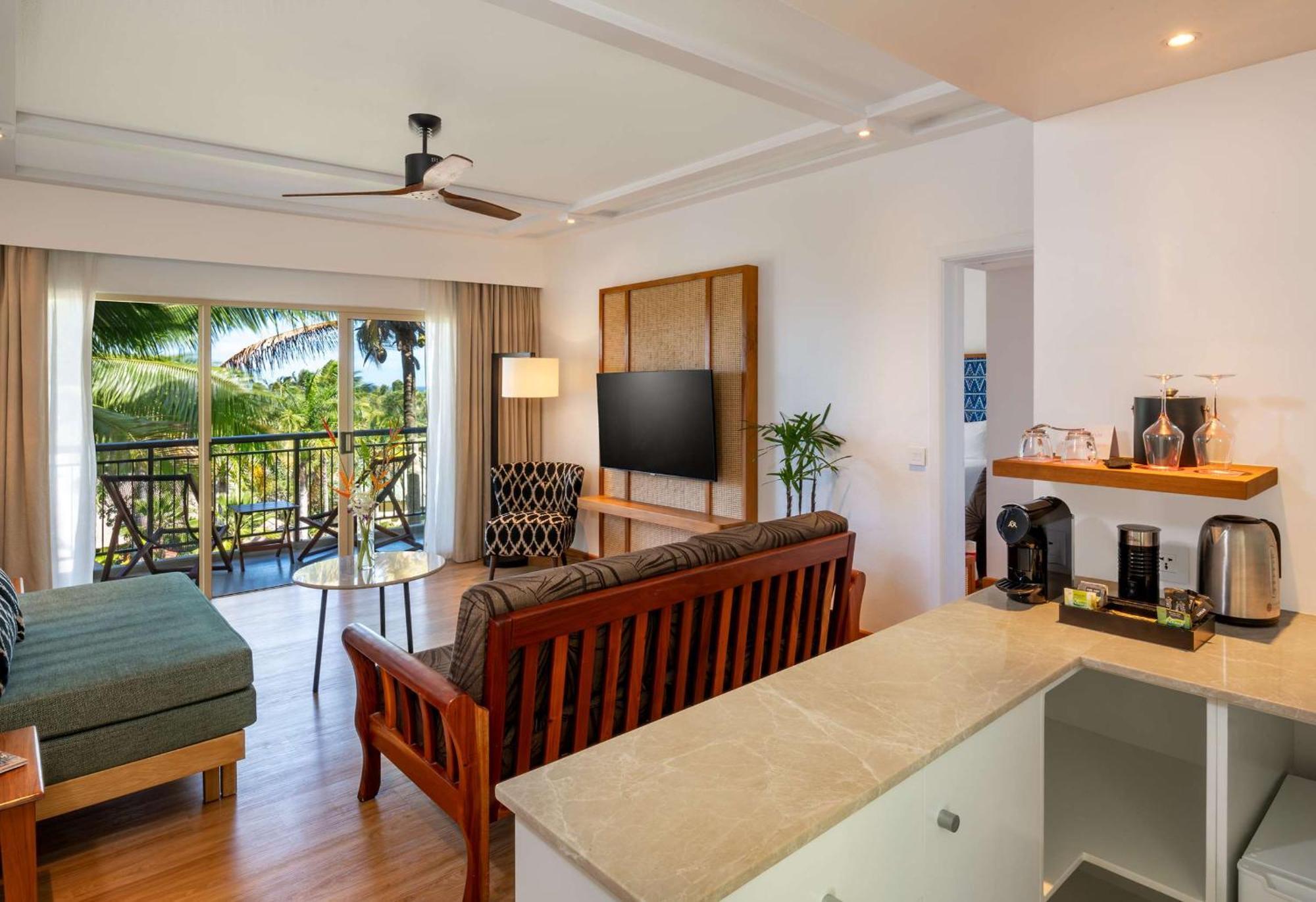 Outrigger Fiji Beach Resort Korotogo Екстер'єр фото A suite at the Hilton Maldives