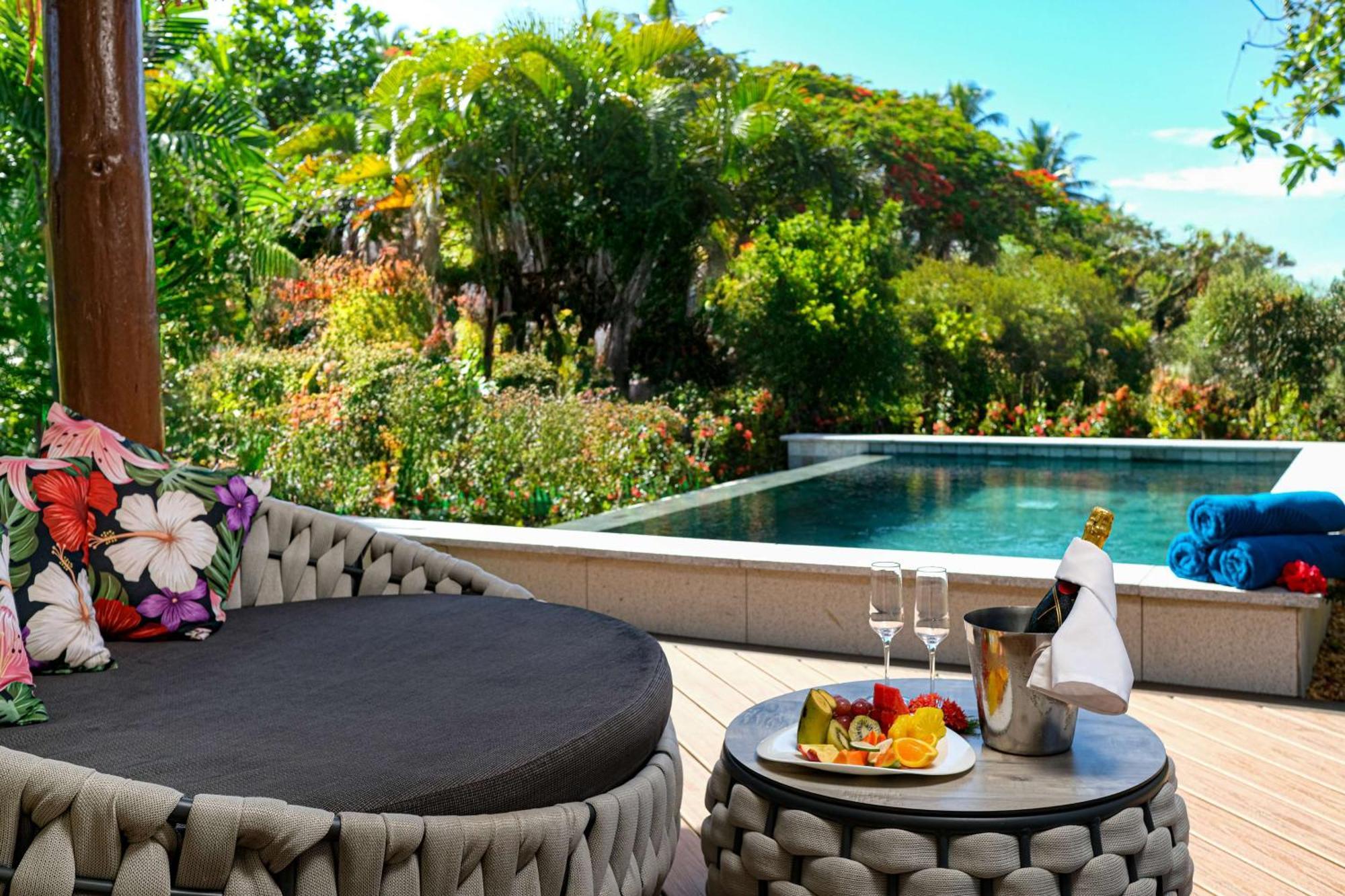 Outrigger Fiji Beach Resort Korotogo Екстер'єр фото